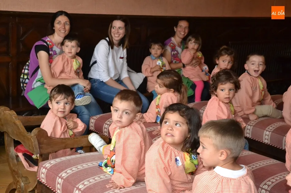 Foto 6 - Los alumnos de la Escuela Infantil se van de excursi&oacute;n al centro hist&oacute;rico  
