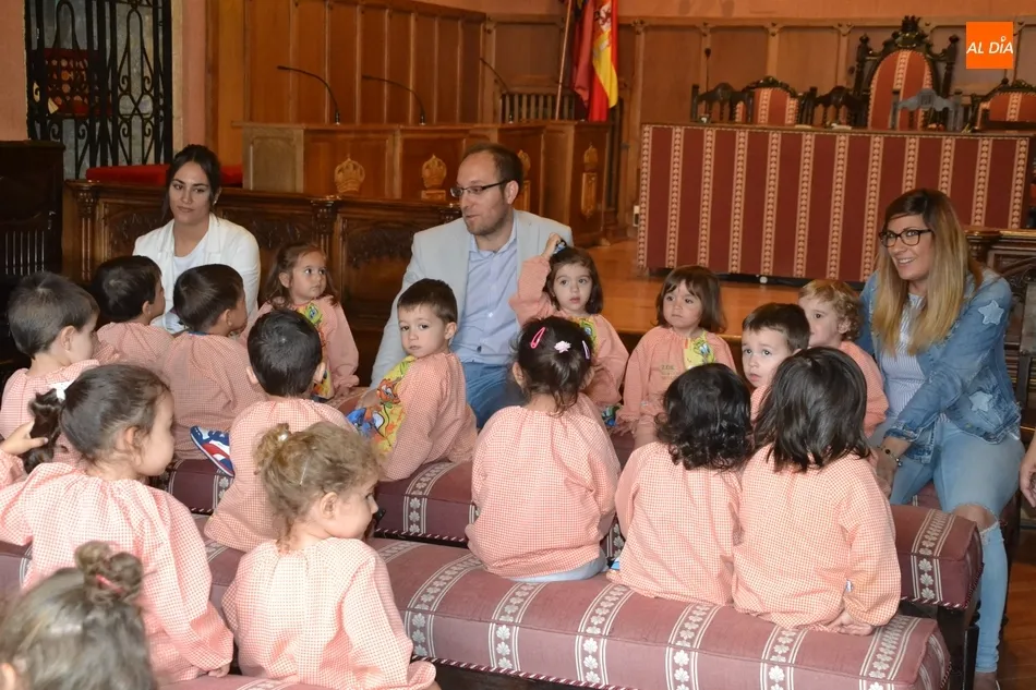 Foto 8 - Los alumnos de la Escuela Infantil se van de excursi&oacute;n al centro hist&oacute;rico  