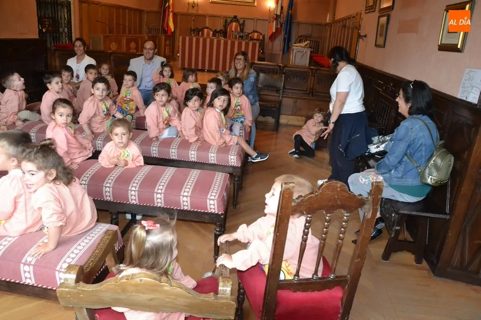 Foto 3 - Los alumnos de la Escuela Infantil se van de excursi&oacute;n al centro hist&oacute;rico  