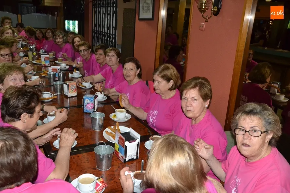 Foto 9 - Las alumnas de gimnasia de Amanecer celebran el final del curso tomando chocolate con churros  
