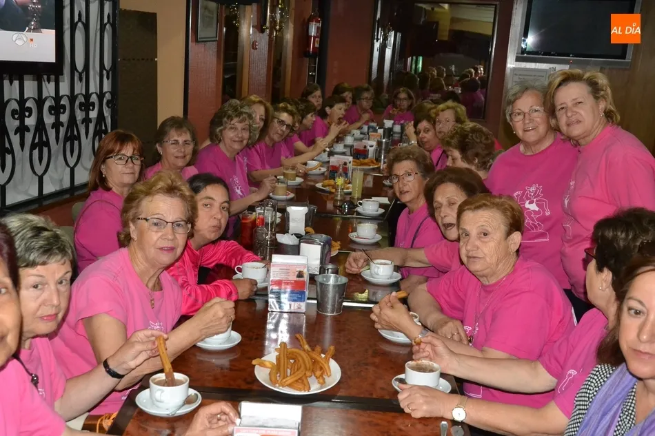 Foto 10 - Las alumnas de gimnasia de Amanecer celebran el final del curso tomando chocolate con churros  