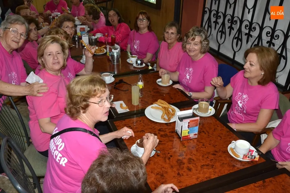 Foto 4 - Las alumnas de gimnasia de Amanecer celebran el final del curso tomando chocolate con churros  