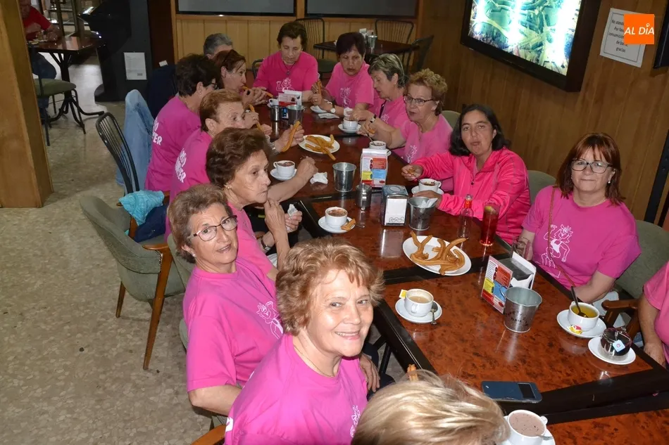 Foto 3 - Las alumnas de gimnasia de Amanecer celebran el final del curso tomando chocolate con churros  