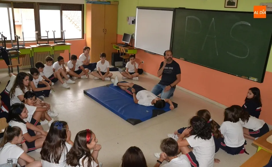 Foto 6 - El Colegio Misioneras-Santa Teresa remata el curso con su Semana Cultural  