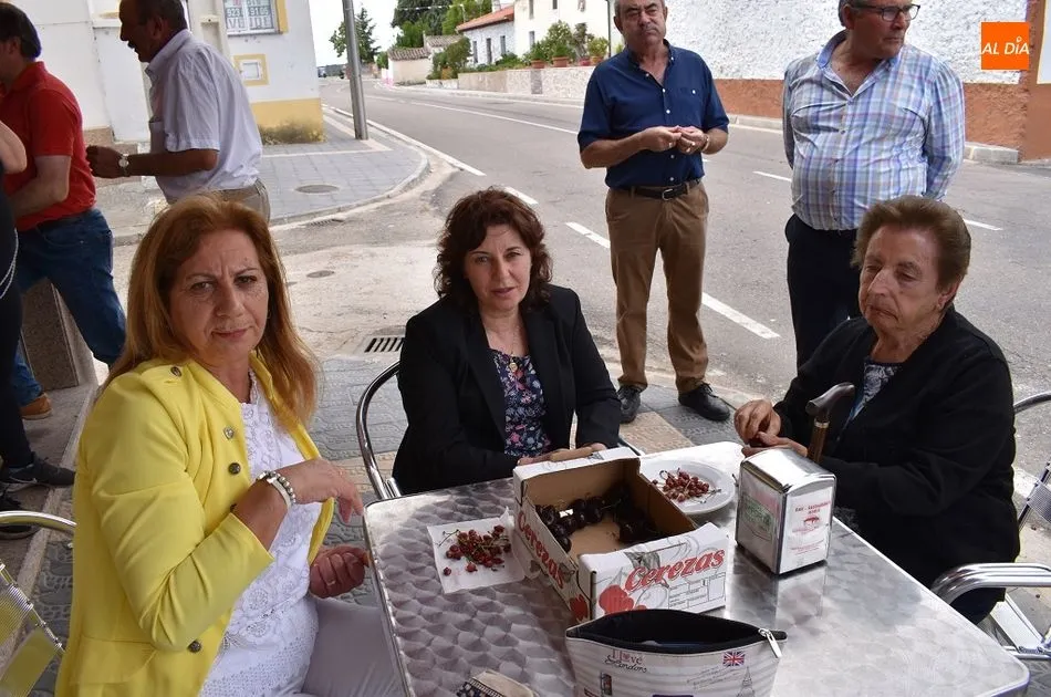Foto 10 - Cuarenta kilos de cerezas para el tradicional d&iacute;a de &lsquo;Los Guinderos&rsquo;