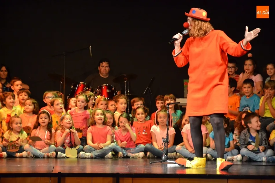 La Escuela de Música monta un circo en la función de sus alumnos de Música y Movimiento  