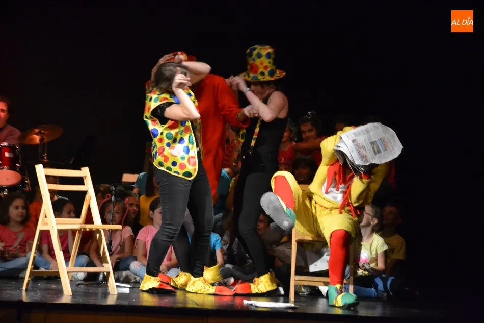 Foto 10 - La Escuela de M&uacute;sica monta un circo en la funci&oacute;n de sus alumnos de M&uacute;sica y Movimiento  
