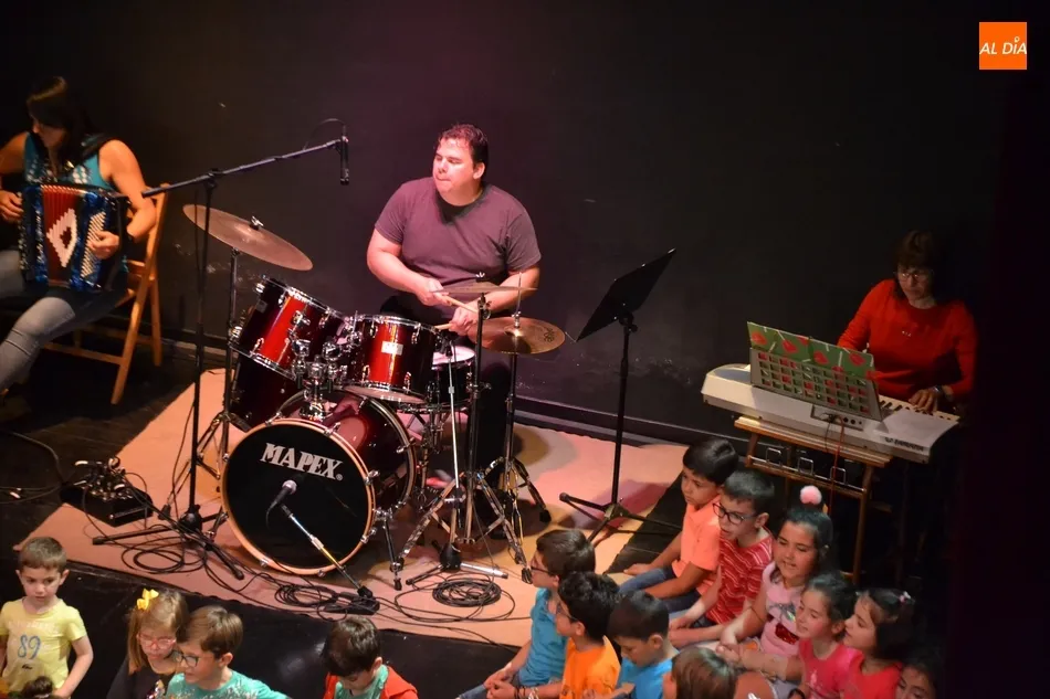 Foto 6 - La Escuela de M&uacute;sica monta un circo en la funci&oacute;n de sus alumnos de M&uacute;sica y Movimiento  