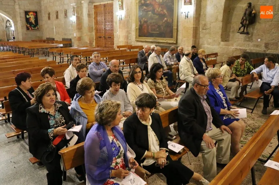 Foto 10 - Los mayordomos Jes&uacute;s S&aacute;nchez y Mar&iacute;a Jes&uacute;s Calder&oacute;n&nbsp;presiden las v&iacute;speras del Sant&iacute;simo