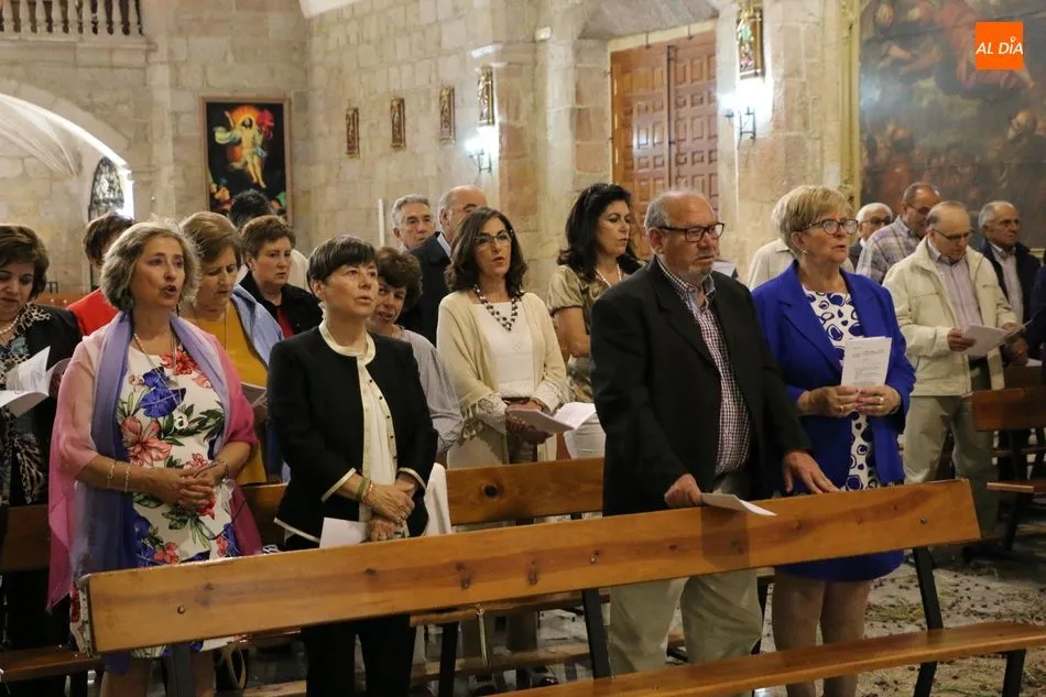 Foto 8 - Los mayordomos Jes&uacute;s S&aacute;nchez y Mar&iacute;a Jes&uacute;s Calder&oacute;n&nbsp;presiden las v&iacute;speras del Sant&iacute;simo