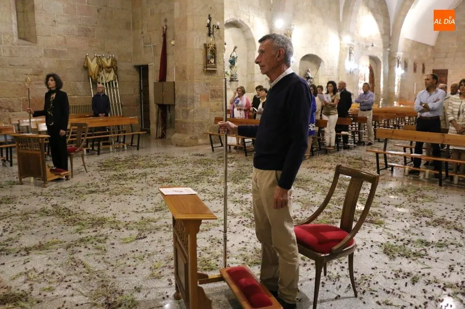 Foto 4 - Los mayordomos Jes&uacute;s S&aacute;nchez y Mar&iacute;a Jes&uacute;s Calder&oacute;n&nbsp;presiden las v&iacute;speras del Sant&iacute;simo