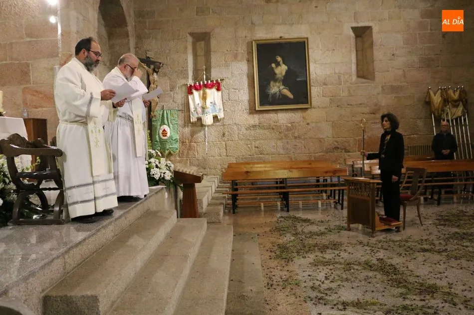Foto 2 - Los mayordomos Jes&uacute;s S&aacute;nchez y Mar&iacute;a Jes&uacute;s Calder&oacute;n&nbsp;presiden las v&iacute;speras del Sant&iacute;simo