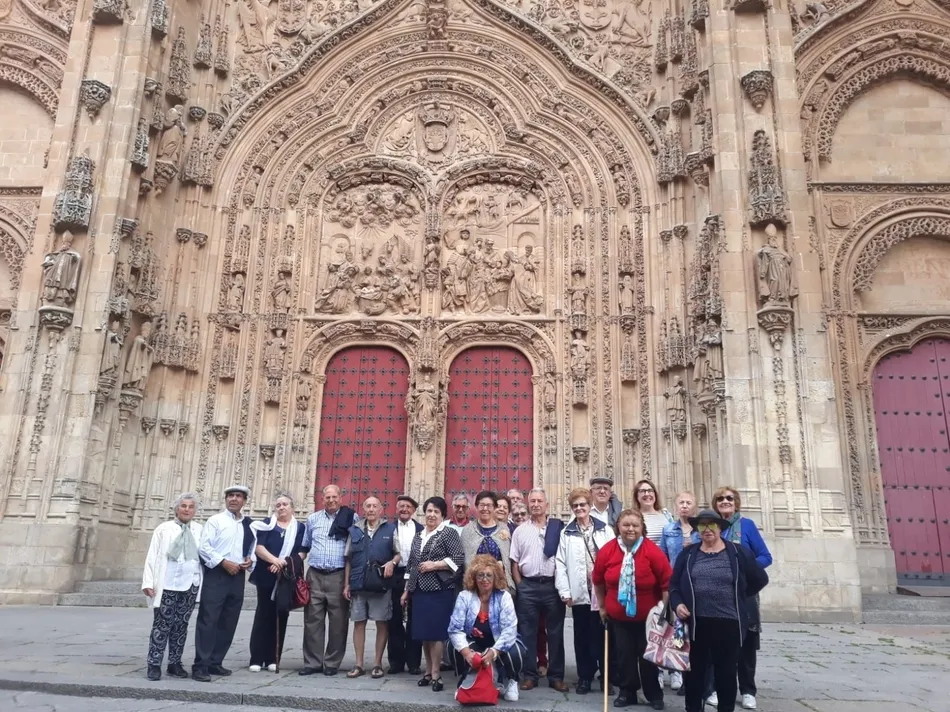 Foto 2 - El grupo de mayores de C&aacute;ritas realiza una visita tur&iacute;stica por Salamanca  