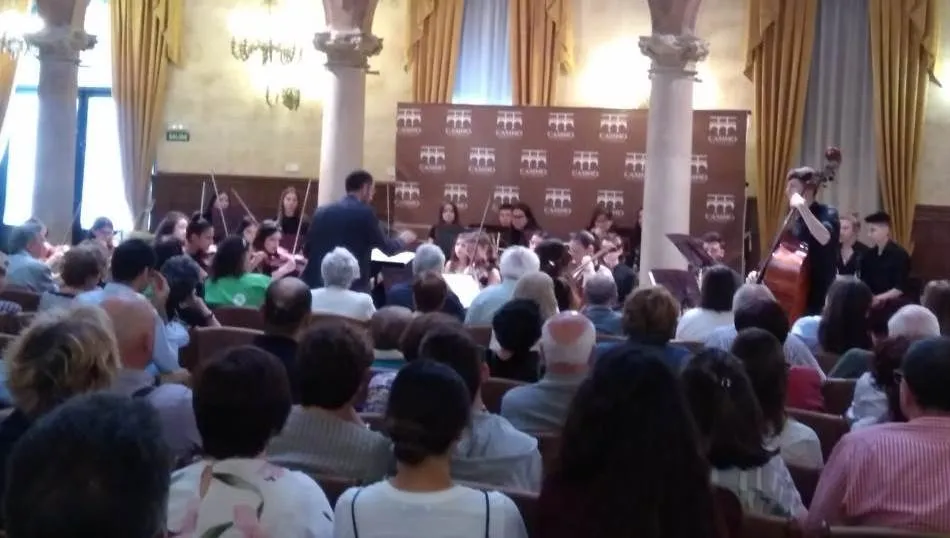 Foto 2 - &Eacute;xito del recital solidario de la Orquesta Sinf&oacute;nica Antonio Machado en el Casino