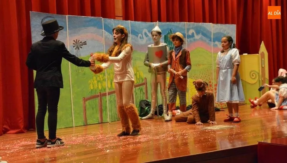 Representación, en inglés, de El Mago de Oz, a cargo de los escolares del colegio San Mateo. Foto de Lydia González