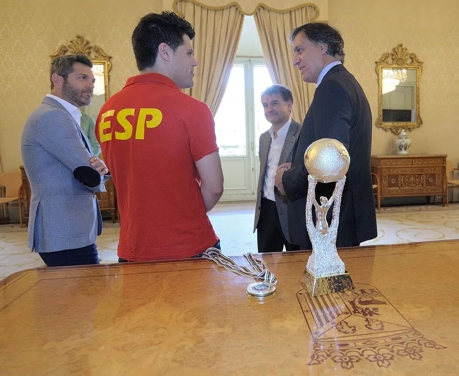 Foto 4 - El alcalde, Carlos Garc&iacute;a Carbayo, recibe en el Ayuntamiento al luchador Richard Huerta por sus...