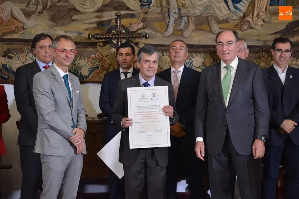 Foto 10 - La USAL entrega sus Premios Sociedad Civil a&nbsp;Agrosmart Solutions, el profesor Mart&iacute;nez Lanao y...