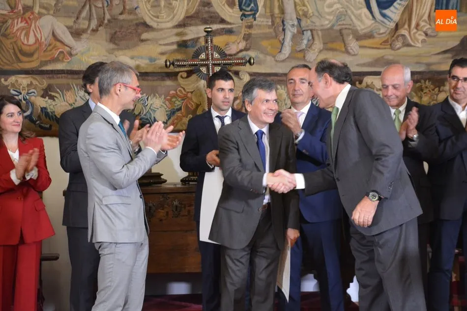 Foto 9 - La USAL entrega sus Premios Sociedad Civil a&nbsp;Agrosmart Solutions, el profesor Mart&iacute;nez Lanao y...