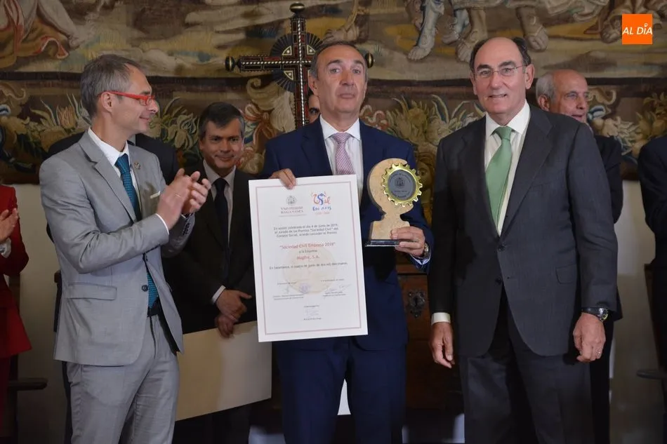 Foto 7 - La USAL entrega sus Premios Sociedad Civil a&nbsp;Agrosmart Solutions, el profesor Mart&iacute;nez Lanao y...