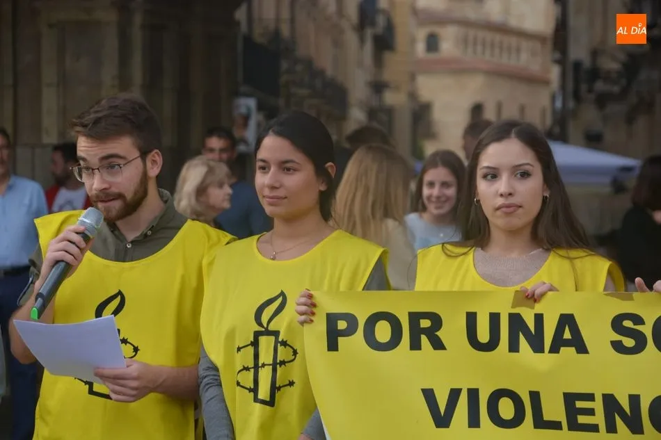 Foto 7 - Amnist&iacute;a Internacional Salamanca realiza una performance para solicitar medidas a favor de la...
