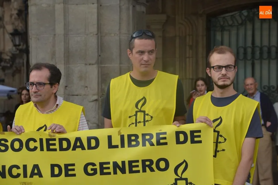 Foto 6 - Amnist&iacute;a Internacional Salamanca realiza una performance para solicitar medidas a favor de la...