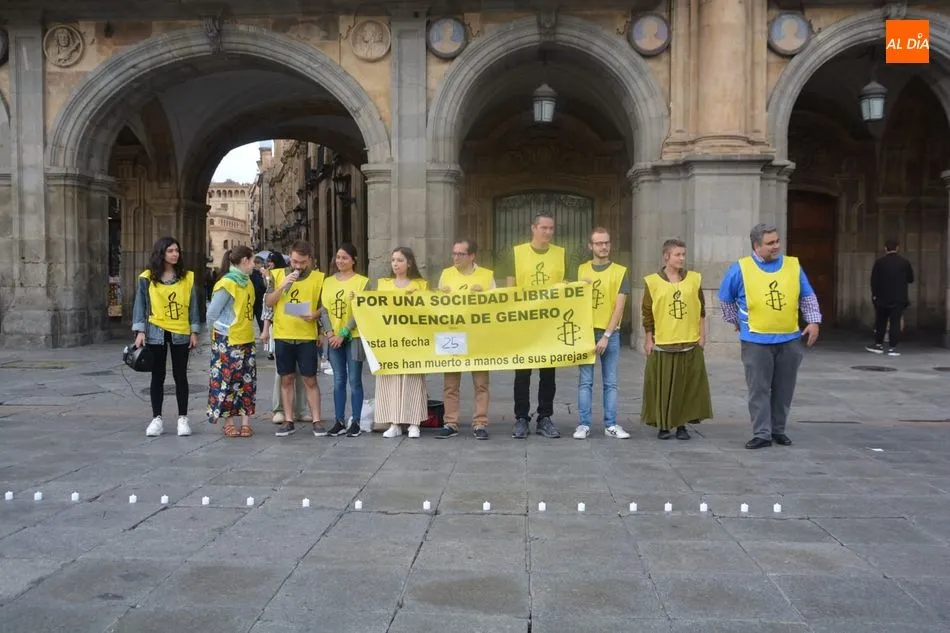 Foto 2 - Amnist&iacute;a Internacional Salamanca realiza una performance para solicitar medidas a favor de la...