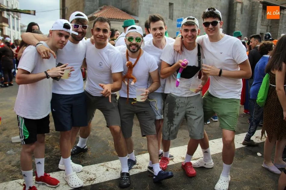 Foto 11 - Espectacular desfile de disfraces de las pe&ntilde;as con mil y un personajes  