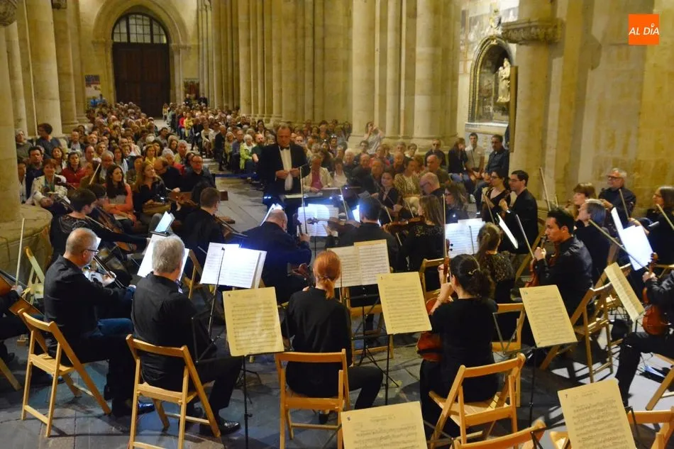 La catedral, repleta de público, acogió este acto