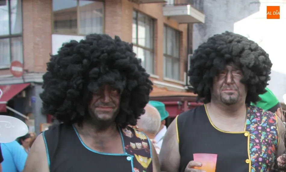 Foto 10 - Espectacular desfile de disfraces de las pe&ntilde;as con mil y un personajes  