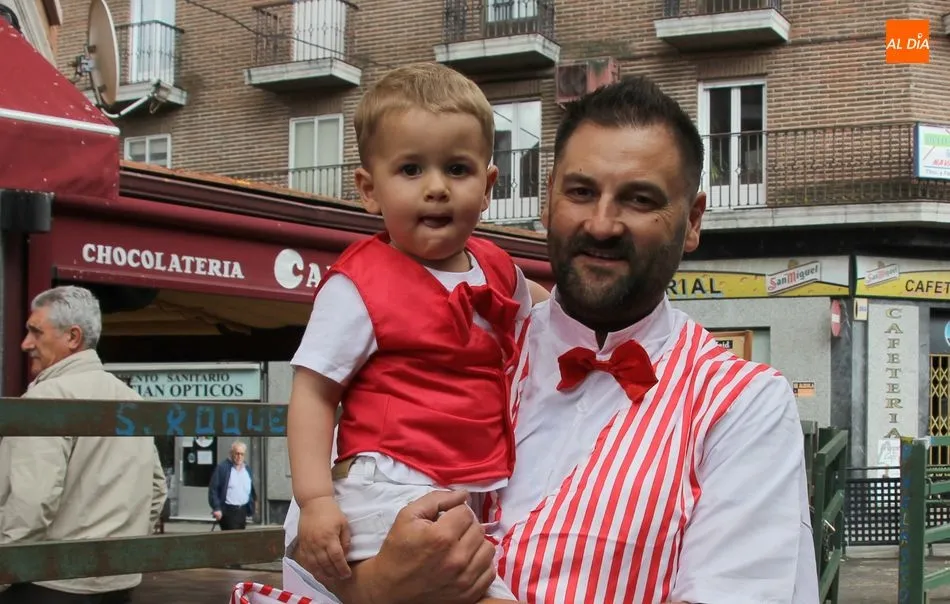 Foto 8 - Espectacular desfile de disfraces de las pe&ntilde;as con mil y un personajes  