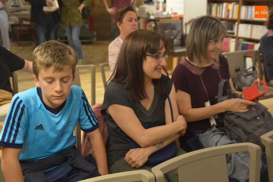 Foto 3 - La escritora y enfermera Nieves Mu&ntilde;oz presenta&nbsp;su novela&nbsp;&lsquo;Las batallas silenciadas&rsquo;  