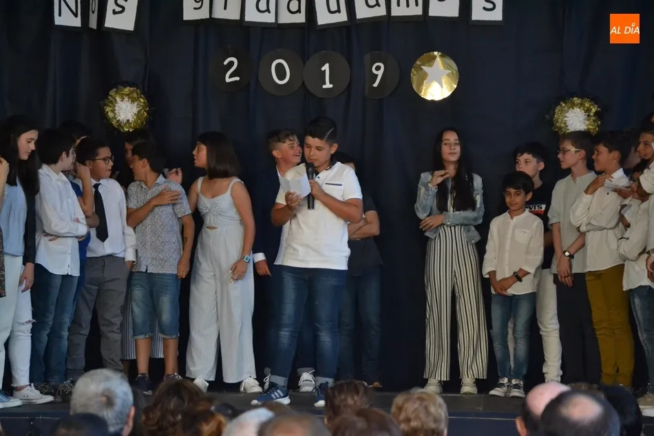 Foto 7 - Los mayores de San Francisco dicen adi&oacute;s al cole en una graduaci&oacute;n con mucha m&uacute;sica  