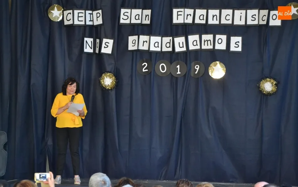 Foto 3 - Los mayores de San Francisco dicen adi&oacute;s al cole en una graduaci&oacute;n con mucha m&uacute;sica  