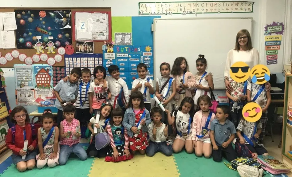 Foto 2 - El Colegio Mir&oacute;briga impone las bandas de graduados a sus alumnos de 3&ordm; de Infantil  