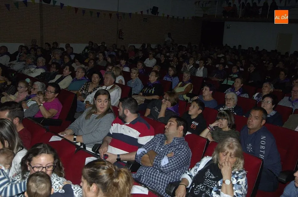 Foto 5 - Abarrotado arranque de las fiestas en Sancti-Sp&iacute;ritus, con homenaje incluido a los que cumplen 90...