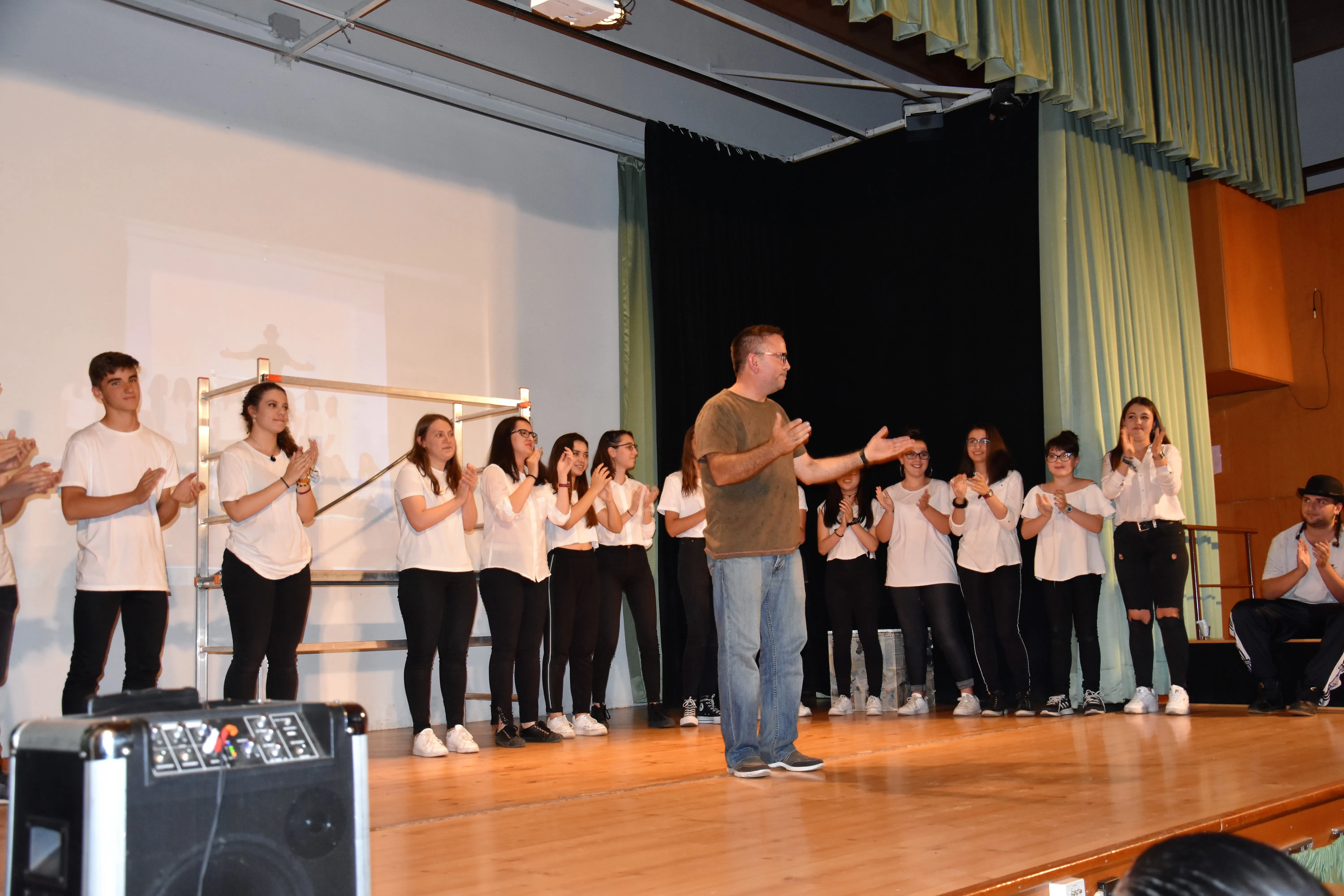 Foto 2 - Pablo M&aacute;laga y Esos Esc&eacute;nicos, teatro escolar para acabar con la violencia contra las mujeres  