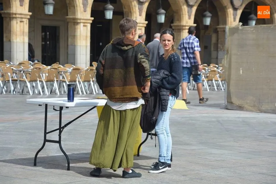 Foto 6 - Una acampada en la Plaza Mayor muestra el apoyo a los refugiados