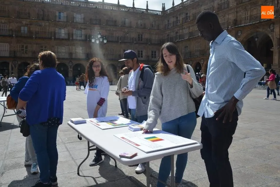 Foto 5 - Una acampada en la Plaza Mayor muestra el apoyo a los refugiados