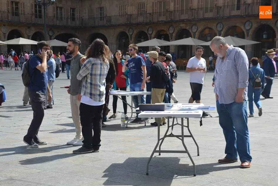 Foto 4 - Una acampada en la Plaza Mayor muestra el apoyo a los refugiados