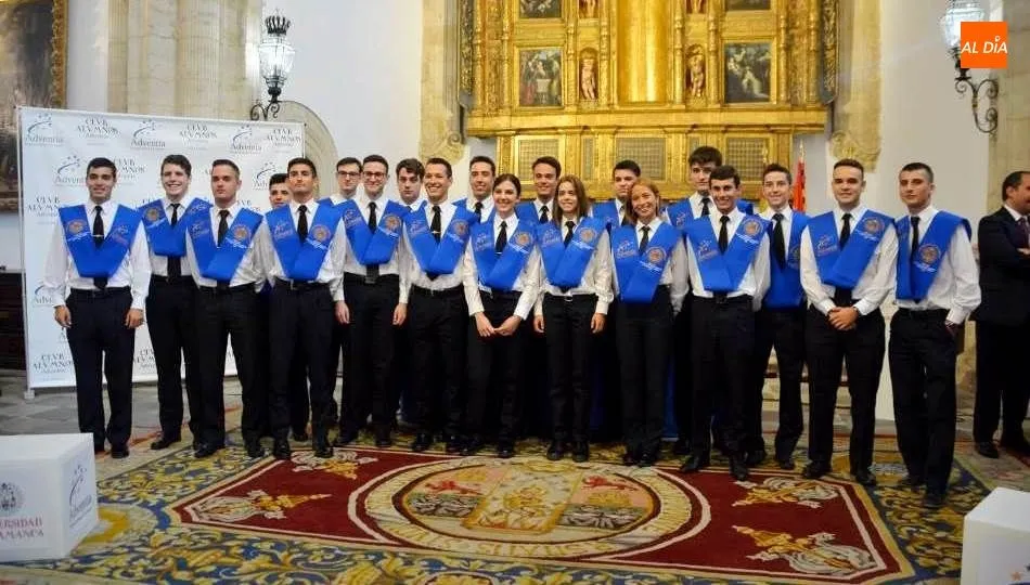Nuevos graduados de la Escuela de Pilotos Adventia. Foto de Lydia González