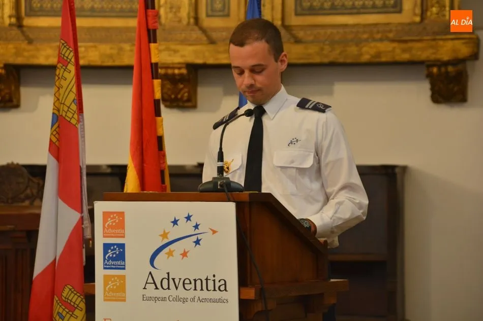 Foto 11 - D&iacute;a feliz para los nuevos titulados de la Escuela de Pilotos Adventia adscrita a la USAL