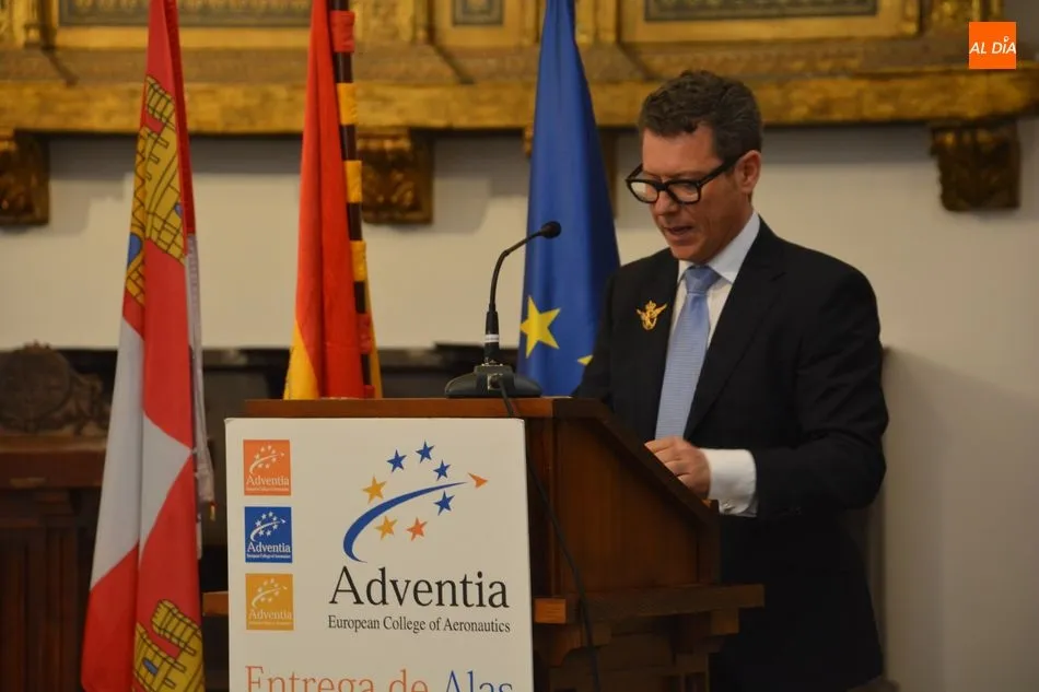 Foto 6 - D&iacute;a feliz para los nuevos titulados de la Escuela de Pilotos Adventia adscrita a la USAL