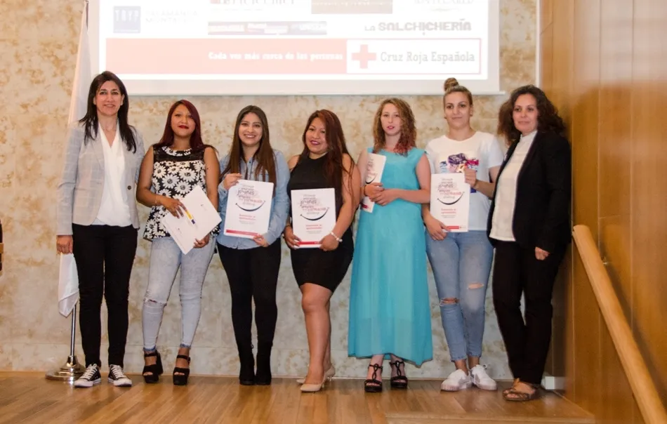 Foto 11 - Sonrisas y emociones en la clausura los cursos del Centro Joven de Cruz Roja