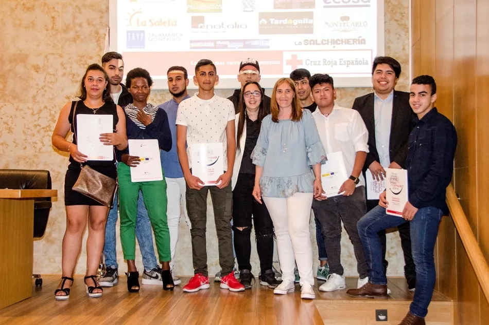 Foto 9 - Sonrisas y emociones en la clausura los cursos del Centro Joven de Cruz Roja