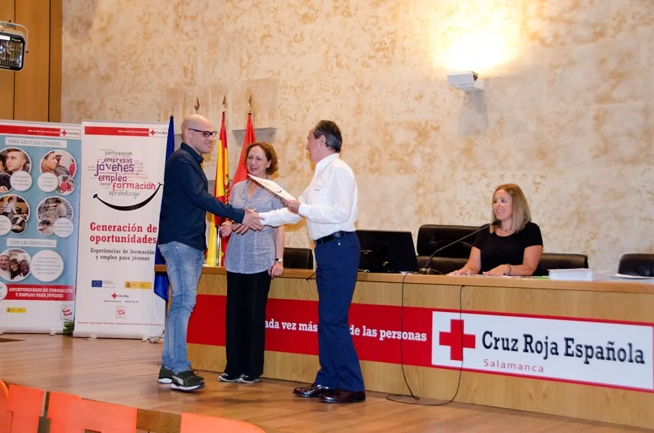 Foto 5 - Sonrisas y emociones en la clausura los cursos del Centro Joven de Cruz Roja
