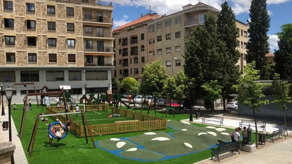 Nuevo aspecto de la zona infantil del parque de San Francisco