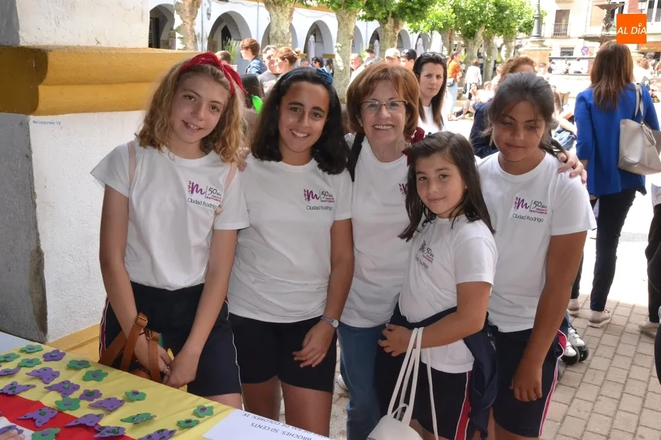 Foto 9 - Misioneras-Santa Teresa cierra el curso al aire libre con un flash mob y un mercadillo  