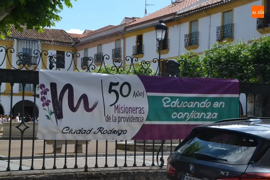 Foto 4 - Misioneras-Santa Teresa cierra el curso al aire libre con un flash mob y un mercadillo  