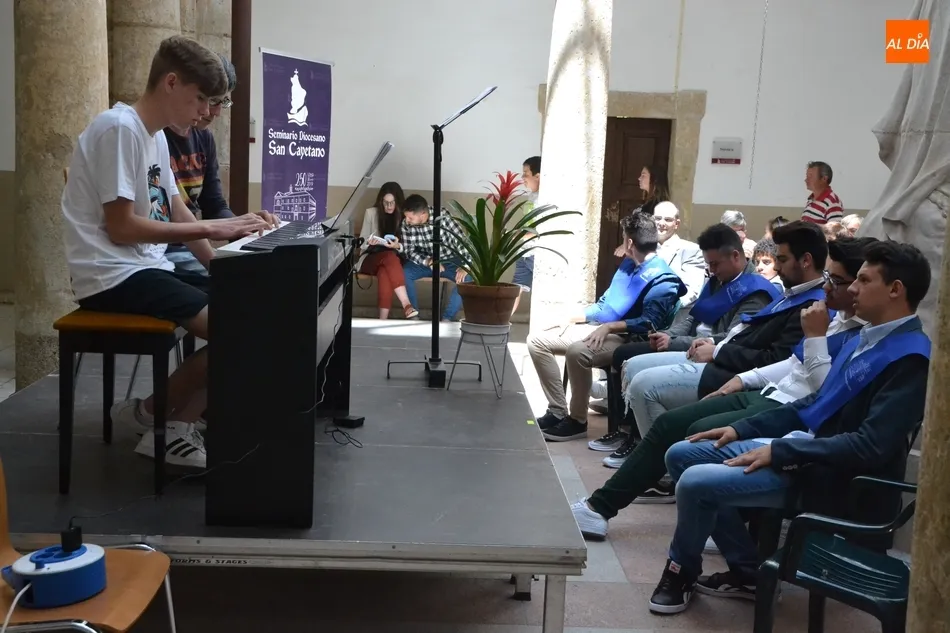 Foto 4 - Los alumnos de 2&ordm; de Bachillerato del Seminario llegan al final de su &ldquo;navegaci&oacute;n&rdquo;  