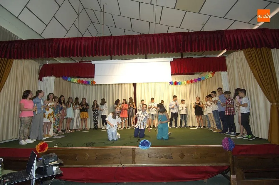 Foto 10 - El Colegio Mir&oacute;briga grad&uacute;a a sus alumnos de 6&ordm; de Primaria tras casi una d&eacute;cada en el centro  